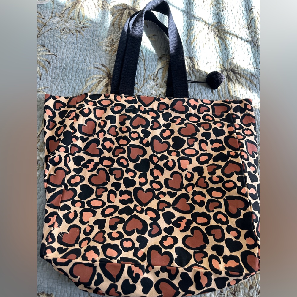 🐆 Cheetah Heart Print Tote Bag in Tan and Black